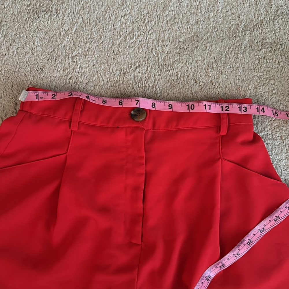 Red shorts - Picture 4 of 4